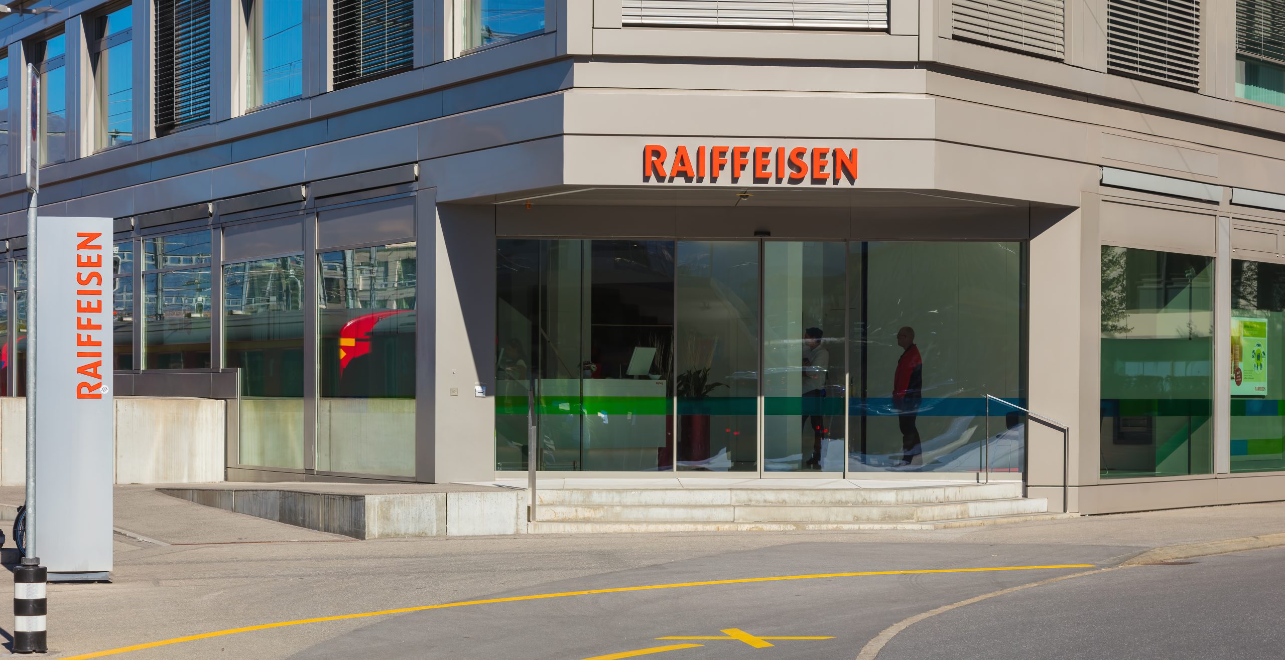 What Services Does Raiffeisen Switzerland Offer?