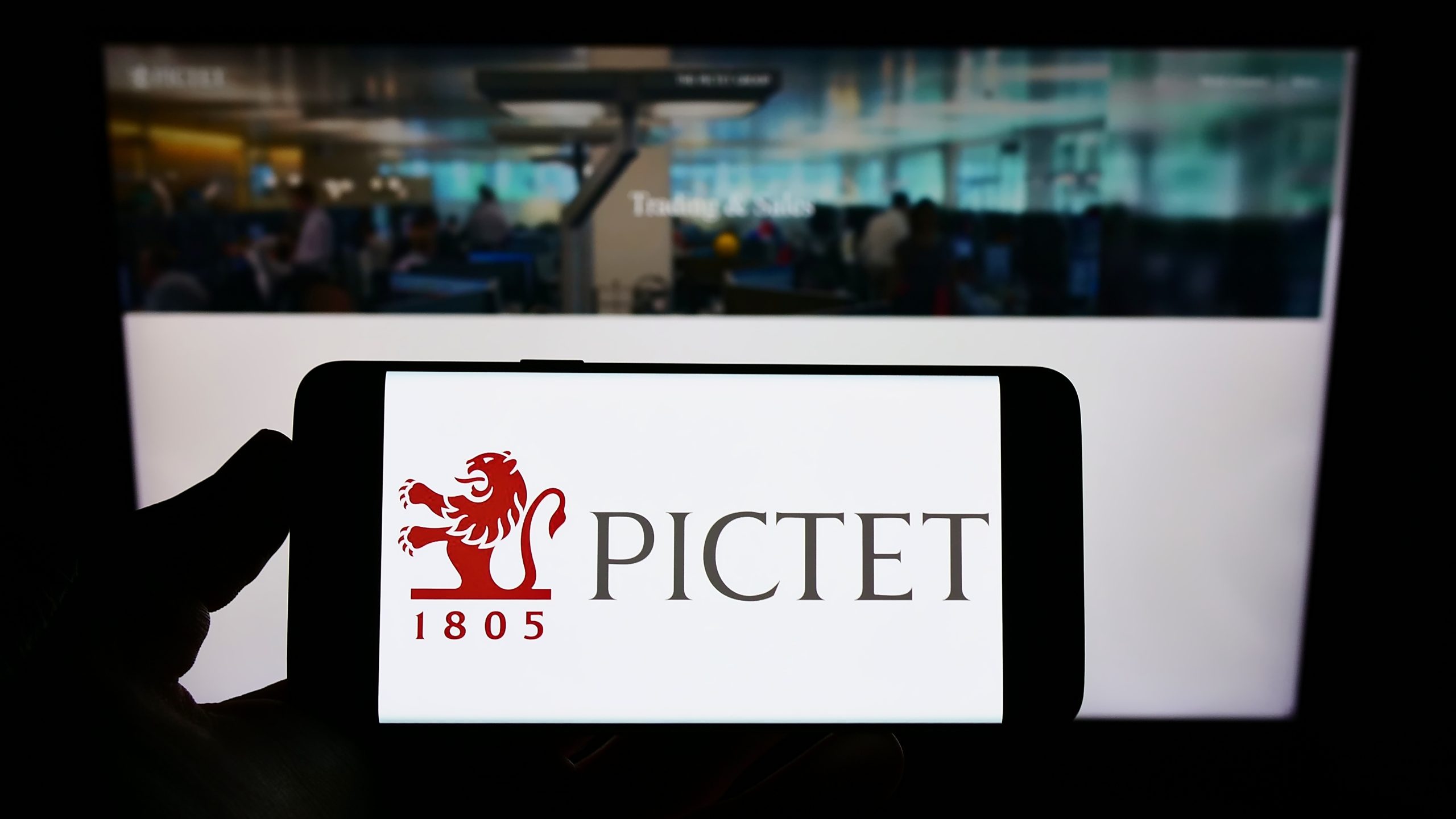 What Services Does Pictet & Cie Offer?