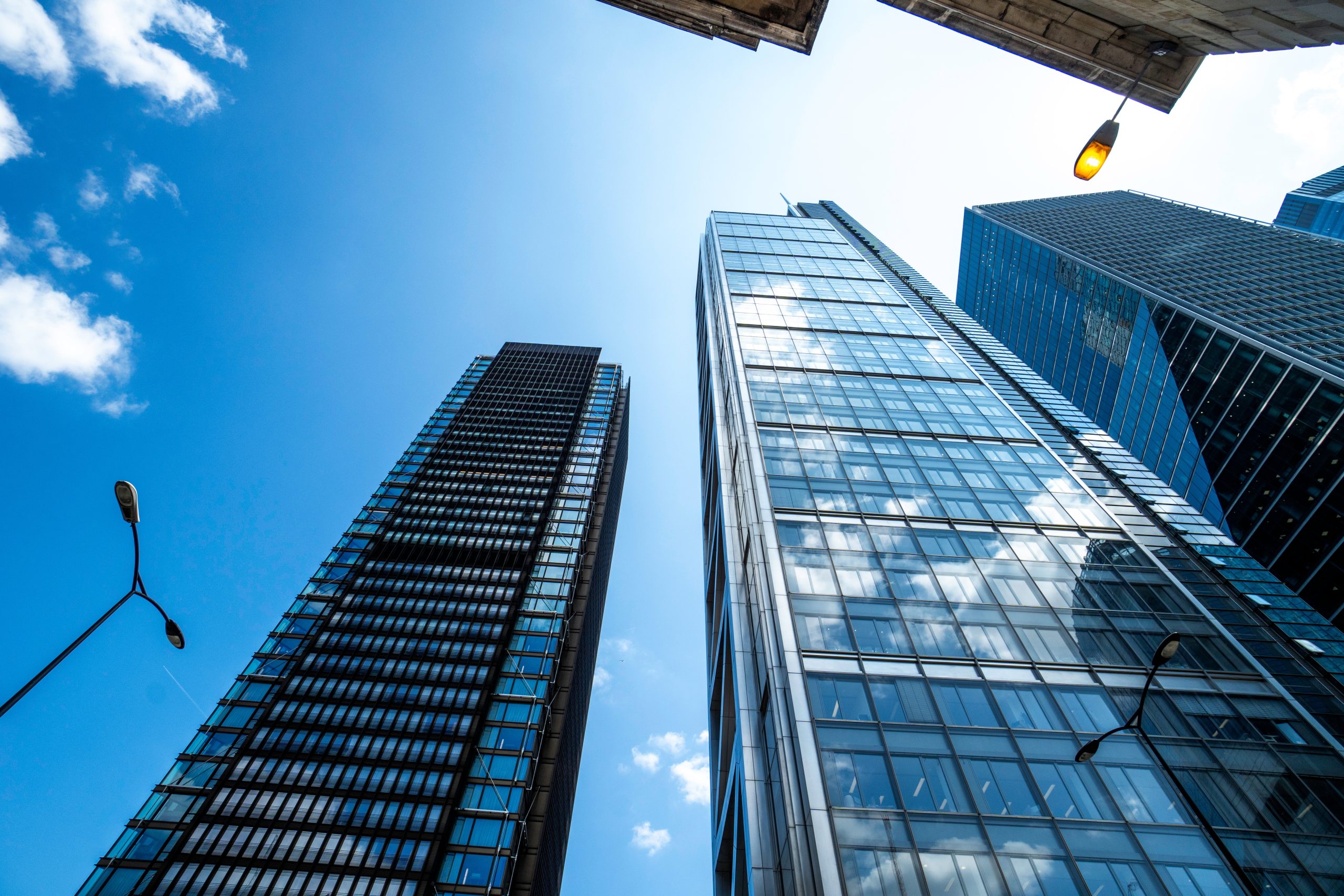 SKN | Investment Banks Reassess Junior Roles as AI Reshapes the Future of Finance