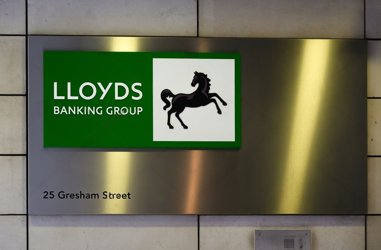 SKN | Lloyds Banking Group Targets £2 Billion Cost Reduction Plan to Strengthen Long-Term Banking Efficiency