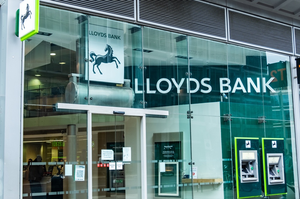 SKN | Lloyds Banking Group Unveils AI Strategy to Cut £2 Billion in Costs and Drive Future Growth