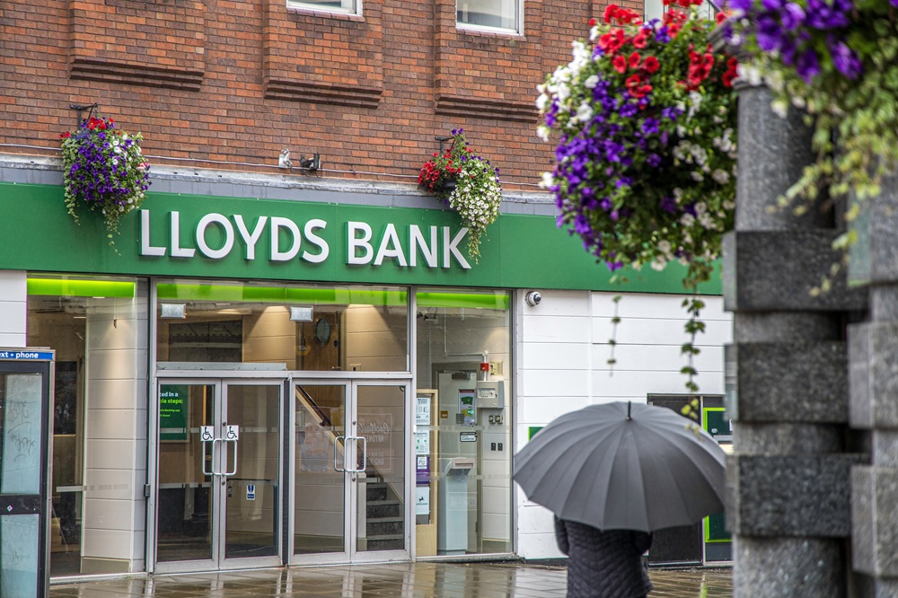 SKN | Lloyds Bank Partners With British Cycling to Launch ‘Sofa to Saddle’ Fitness App