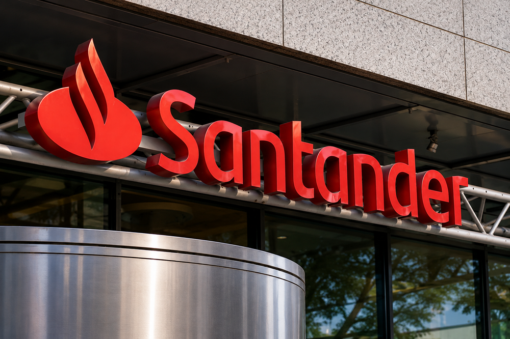 SKN | Banco Santander Stock Gains Support From €1.825 Billion Buyback and Strong First-Half Profit