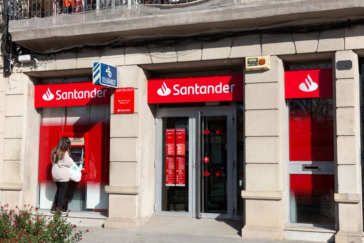 SKN | Banco Santander Advances Capital Strategy Through Multi-Billion Share Buyback Program