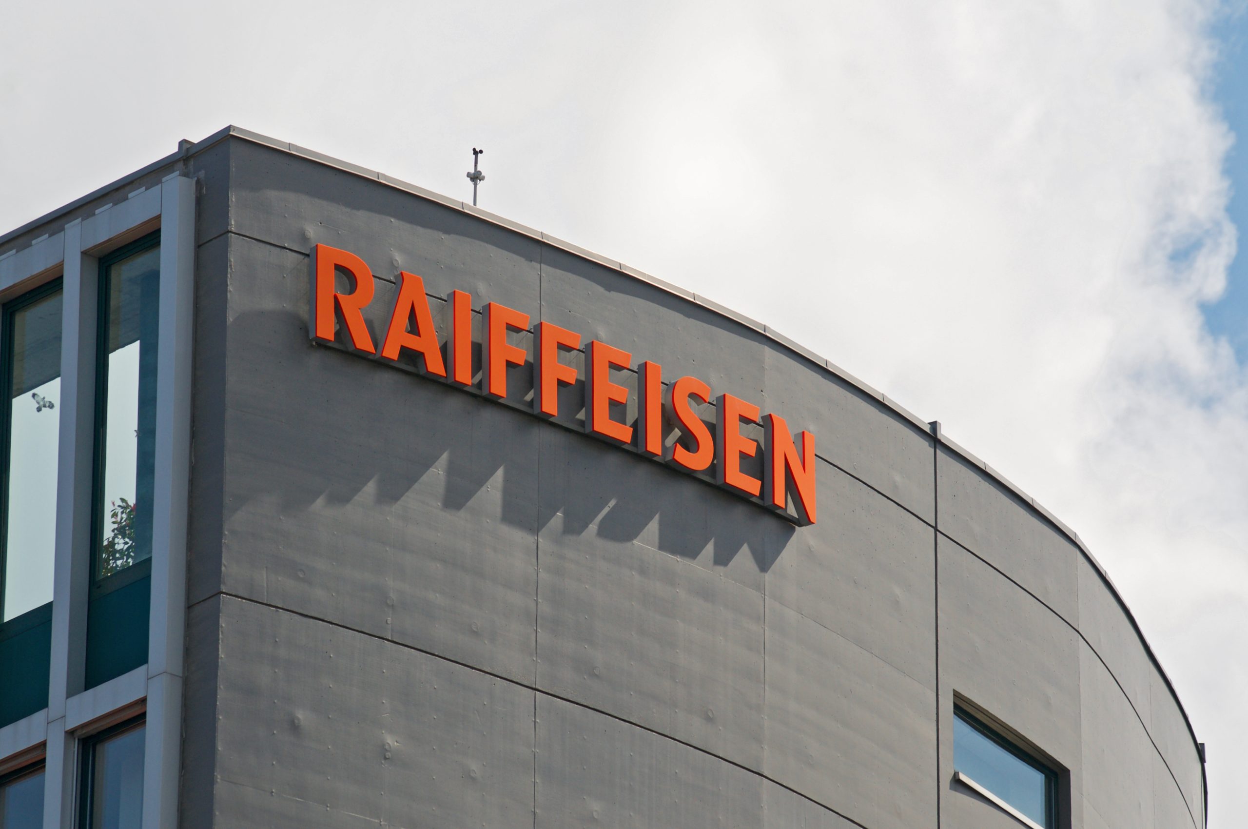 SKN | Raiffeisen Switzerland: Where a Domestic Banking Network Fits in an HNWI Wealth Architecture