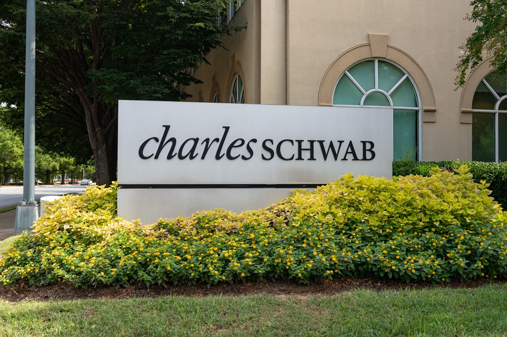 SKN | Charles Schwab Expands Digital Asset Strategy With Bitcoin and Ethereum Spot Trading Launch