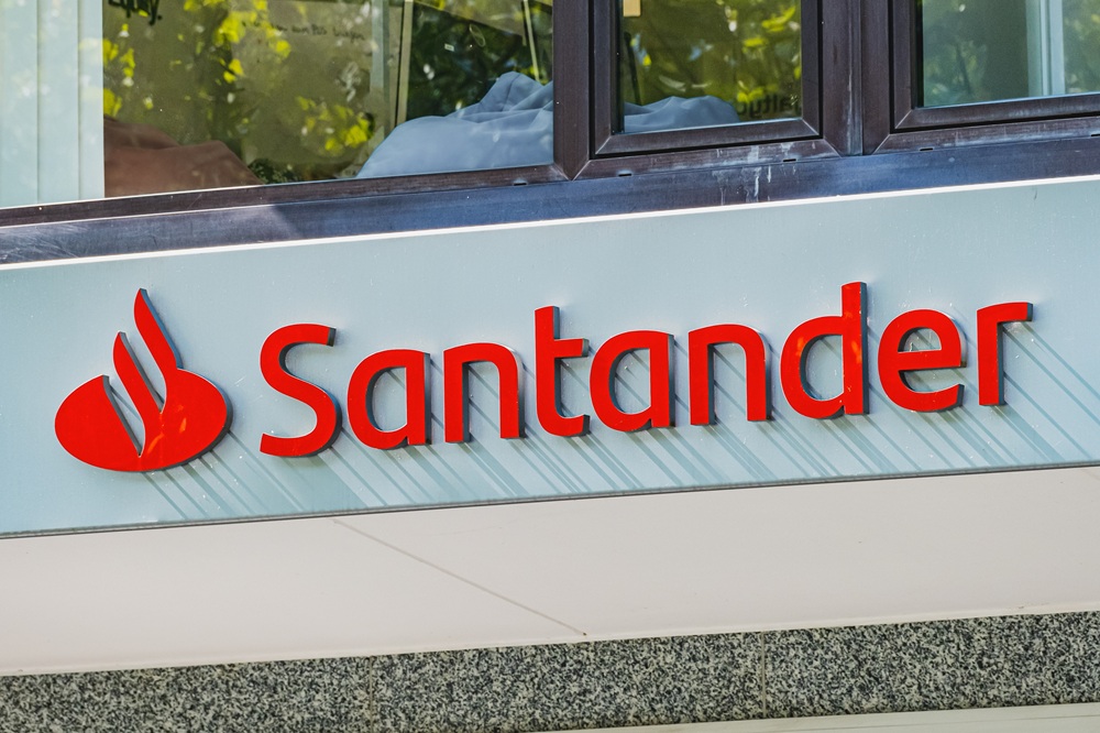 SKN | Banco Santander’s Q2 Strength: What Near-Record Shares Mean for Global Wealth Clients