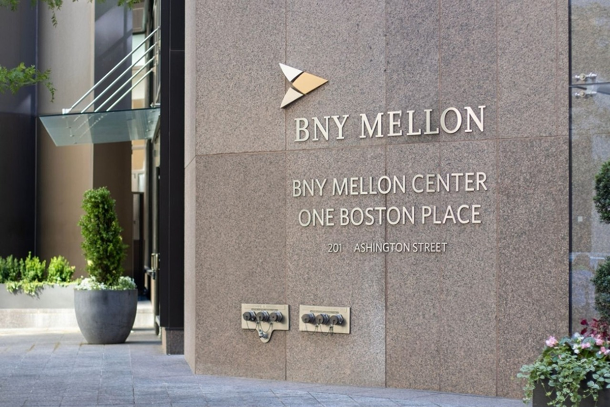 SKN | Bank of New York Mellon Outpaces the Dow as Its Fee-Based Banking Model Drives Stronger Returns