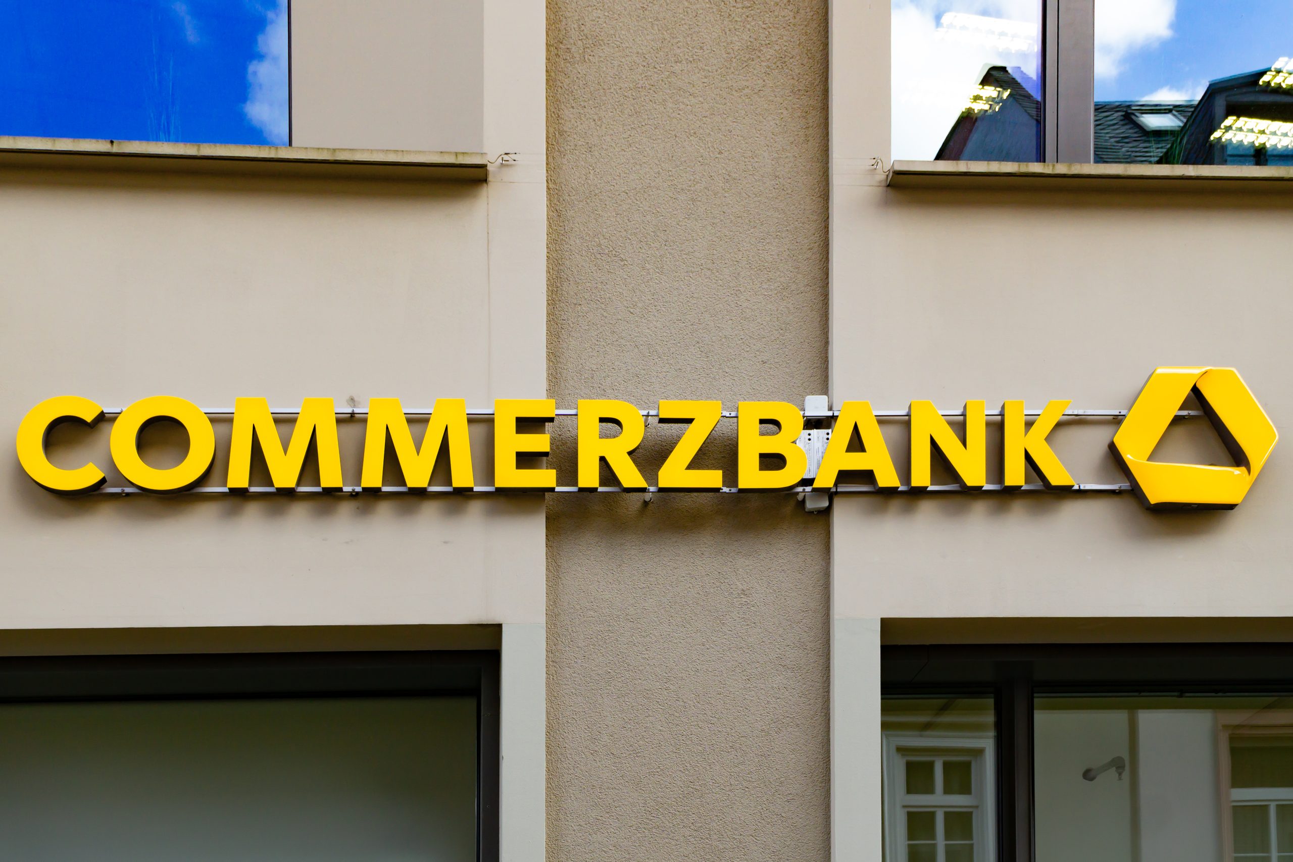 SKN | European Bank Consolidation and Trading Rivalry: Why HNW Families Should Reassess Counterparty Dependence