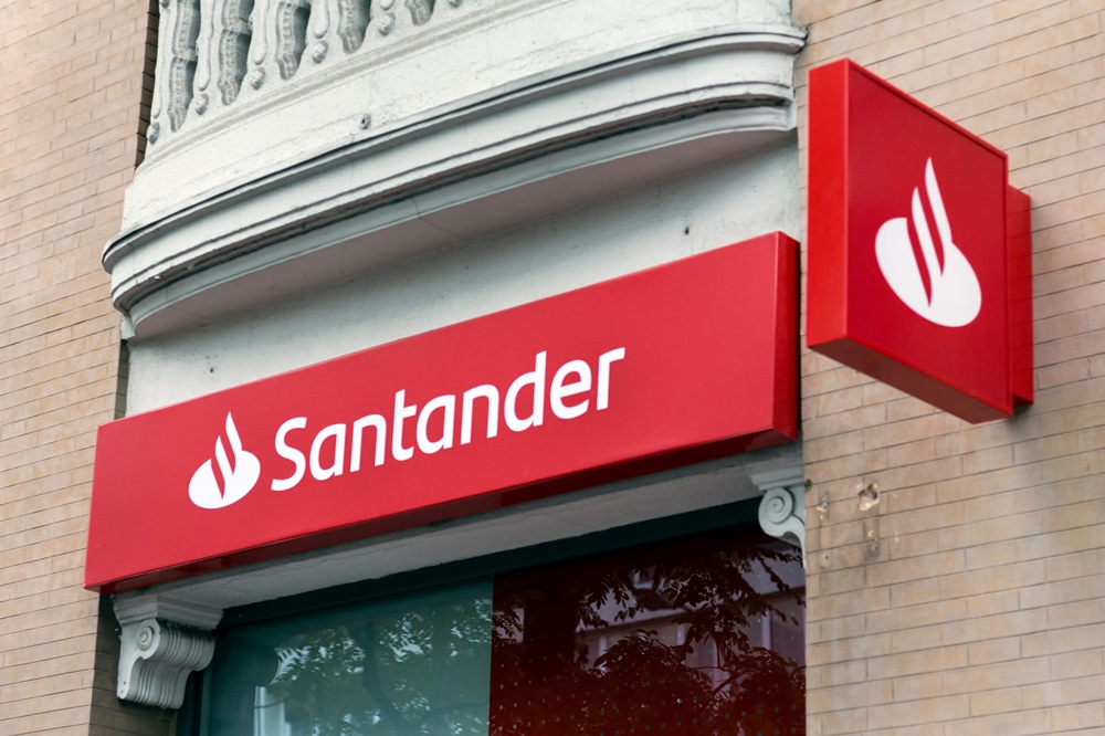 SKN  | Banco Santander Stock Holds at €12.58 as Interim Dividend Rises 10%
