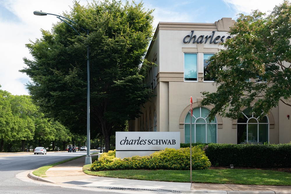 SKN | Charles Schwab Expands Crypto Access as Shares Trade Below Estimated Fair Value