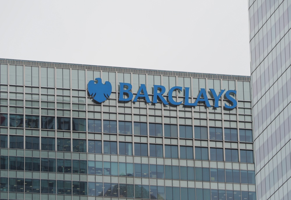 SKN | Barclays Maintains Salesforce Buy Rating and $276 Price Target
