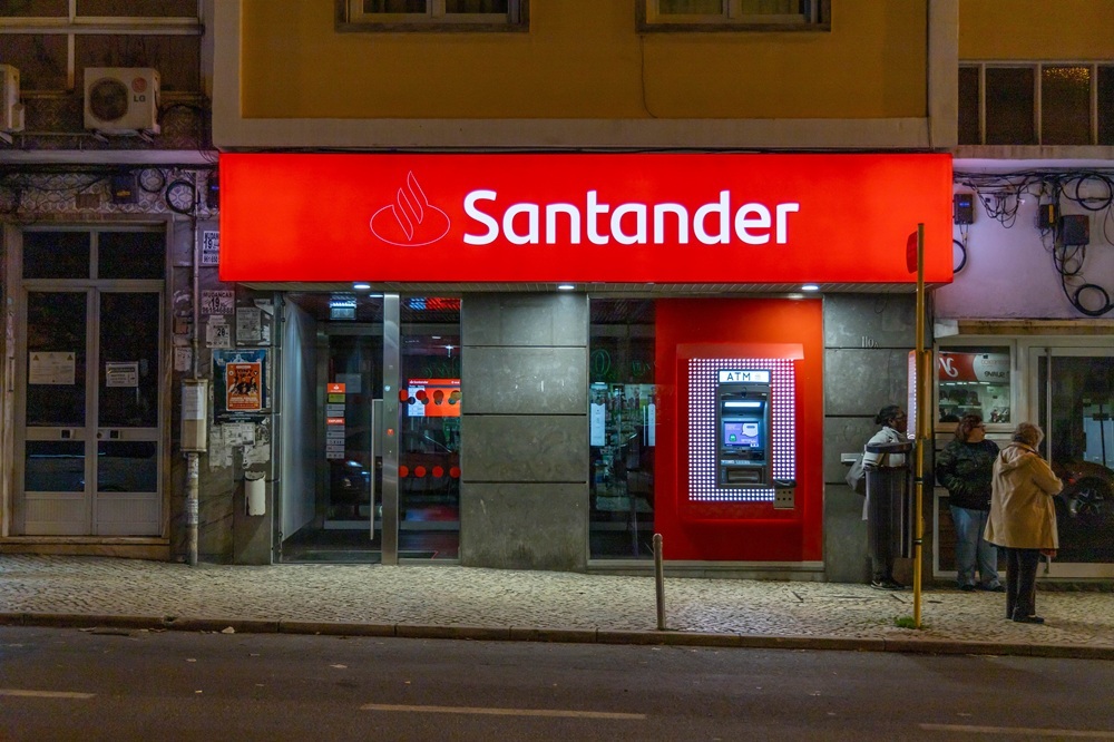 SKN | Banco Santander Market Cap Tops $217 Billion as Investors Watch Growth Catalysts