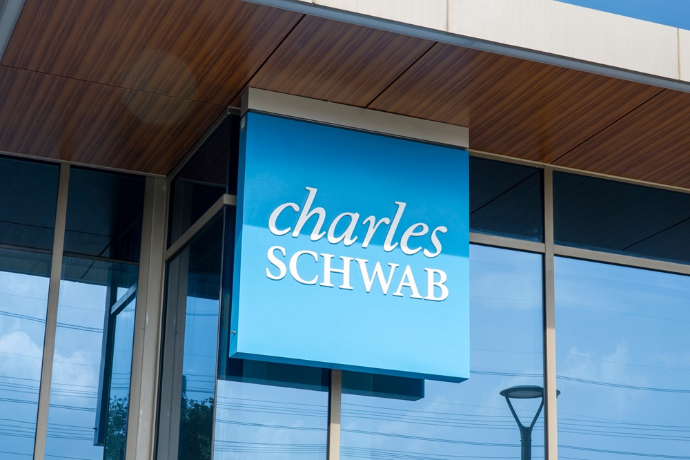 SKN | Charles Schwab Stock Comes Into Focus as Bond Volatility Rises