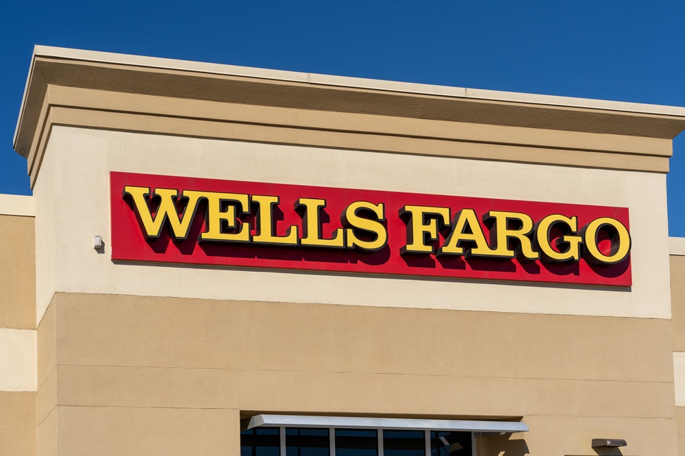 SKN  | Wells Fargo Opens Downtown Evanston Branch With $25,000 Community Grant