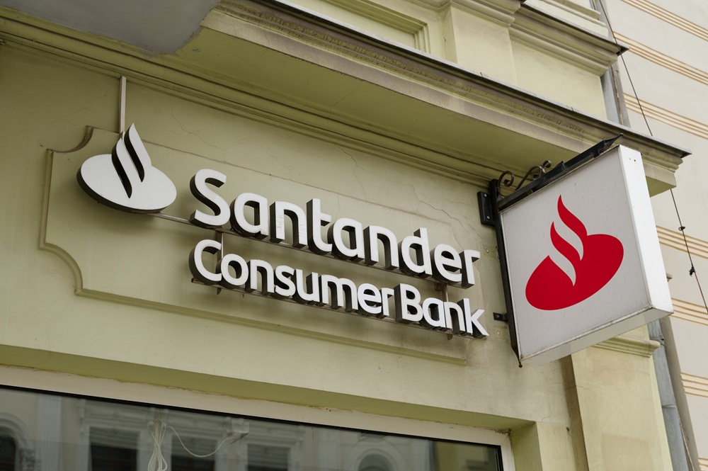 SKN | Banco Santander Stock Slips 0.88% as Investors Look Ahead to October Earnings