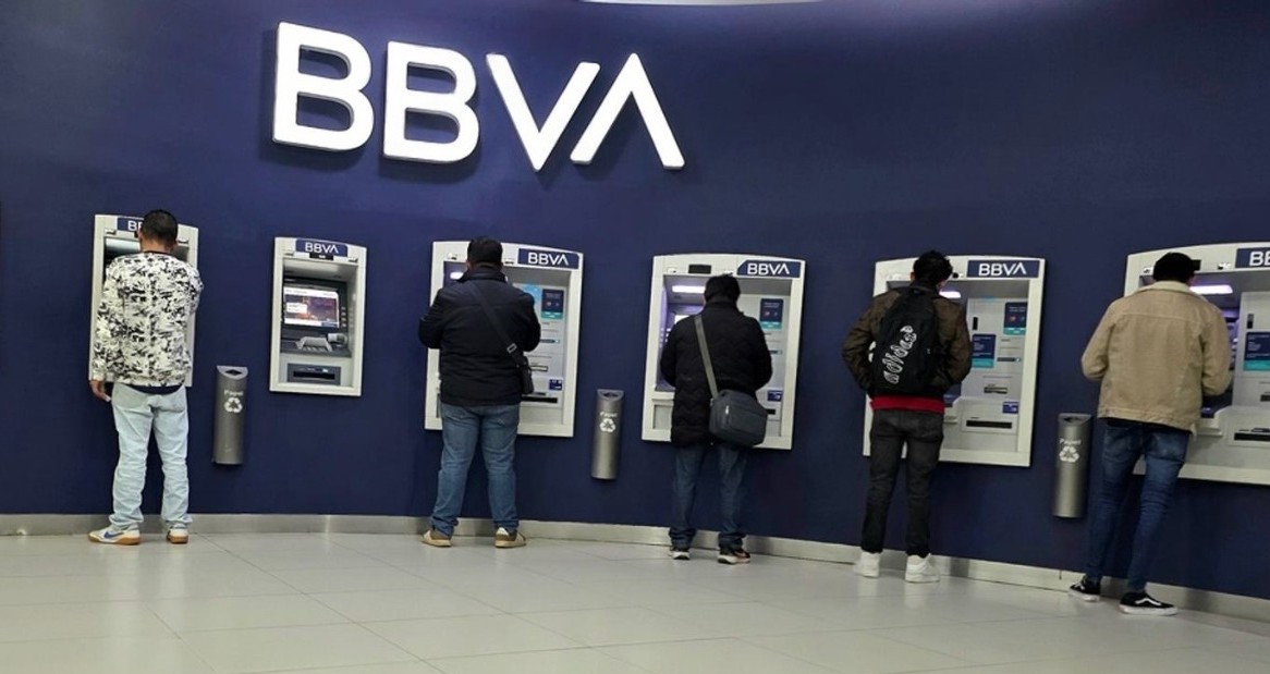 SKN | BBVA Shares Ease to €23.25 as Investors Await Third-Quarter Results